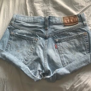 Levi light blue Jean shorts size 24